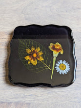 Load image into Gallery viewer, Black and yellow Flower geometric modern resin coasters (Set of 2)