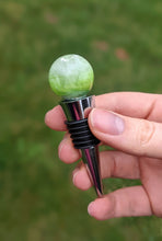 Load image into Gallery viewer, Green and white resin wine stopper