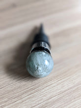 Load image into Gallery viewer, Black and white resin wine stopper