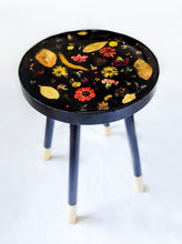 Load image into Gallery viewer, Black flower cast table
