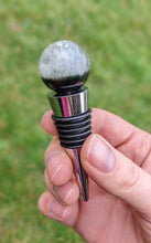 Load image into Gallery viewer, Black and white resin wine stopper
