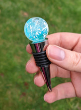 Load image into Gallery viewer, Teal and white resin wine stopper
