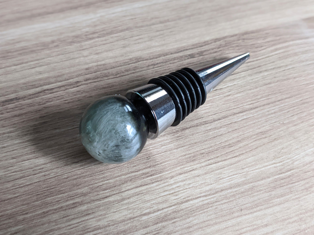 Black and white resin wine stopper