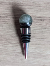 Load image into Gallery viewer, Black and white resin wine stopper
