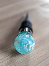 Load image into Gallery viewer, Teal and white resin wine stopper
